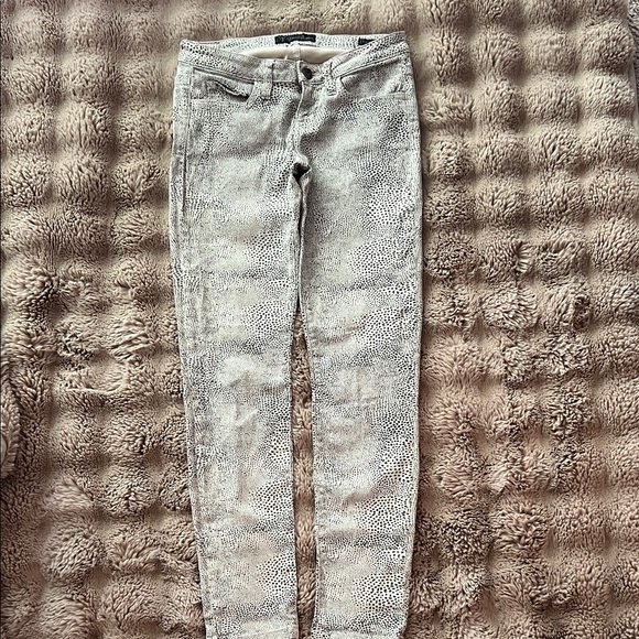 Guess Black and Cream Patterned Ultra Skinny Pants I wear 3 or 4 times - Picture 5 of 5